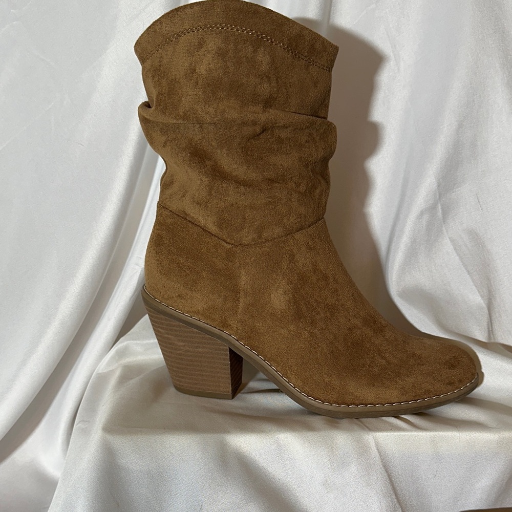 Elegant Tan Suede Heeled Boots